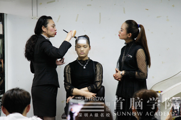 深圳時(shí)裝周，首腦學(xué)院邀您看秀