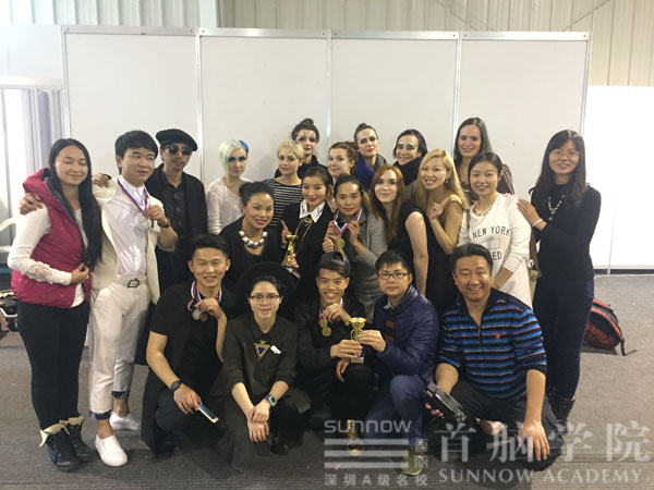 俄羅斯比賽現(xiàn)場首腦團隊