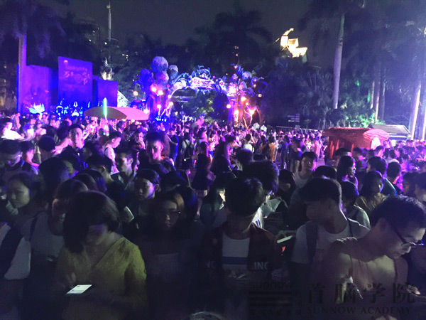 深圳歡樂谷鬼妝夢工廠化妝現(xiàn)場