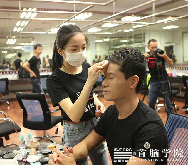 巔峰對決群星嘉年華，首腦學(xué)院進軍綜藝節(jié)目！