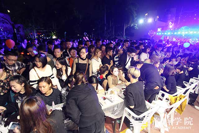 全城狂歡，首腦學院萬圣夜派對華麗告捷！