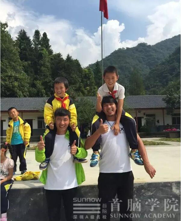 首腦神農(nóng)官封小學(xué)助學(xué)——助學(xué)·筑夢·鑄人