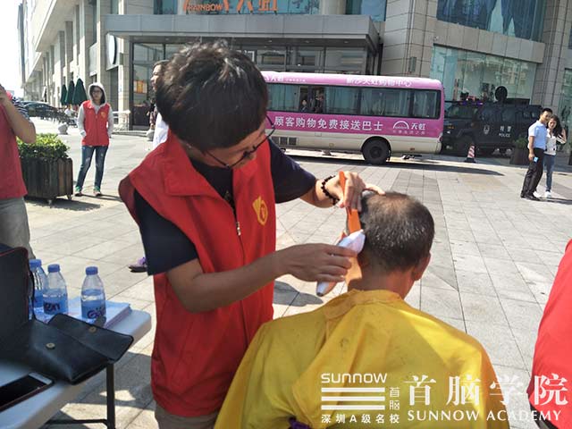 首腦學院義工服務(wù)活動上線！我們將技術(shù)變成“愛”~