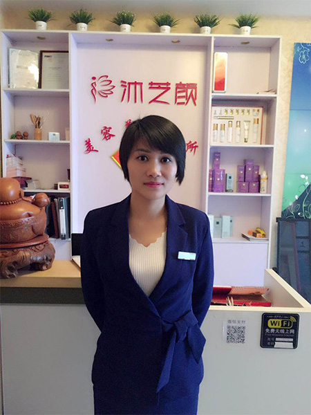首腦學院大浪校區(qū)美容班學生