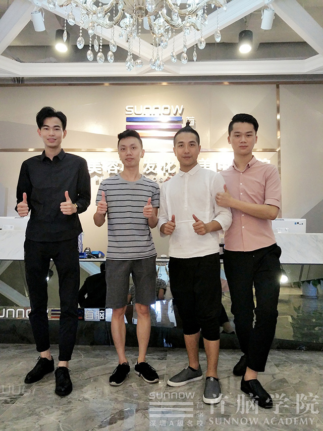 首腦學(xué)院就業(yè)之星 堅守美業(yè)勿忘初心