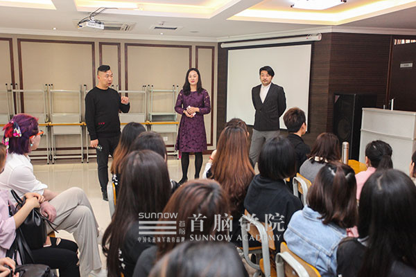 首腦學員觀摩天長地久婚紗攝影基地——學習交流促提升