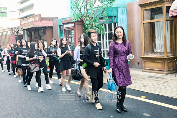 首腦學員觀摩天長地久婚紗攝影基地——學習交流促提升