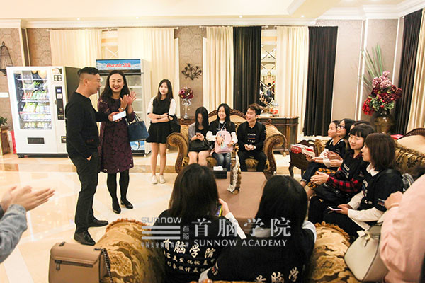 首腦學員觀摩天長地久婚紗攝影基地——學習交流促提升