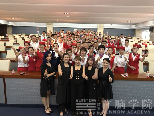 美麗不打折 魅力百分百——首腦學(xué)院與敏華控股集團(tuán)強(qiáng)強(qiáng)聯(lián)手，打造盛世美妝