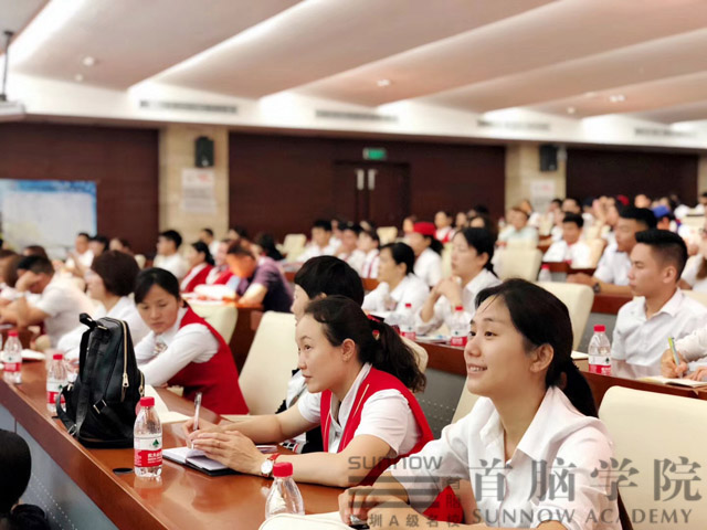 美麗不打折 魅力百分百——首腦學(xué)院與敏華控股集團(tuán)強(qiáng)強(qiáng)聯(lián)手，打造盛世美妝