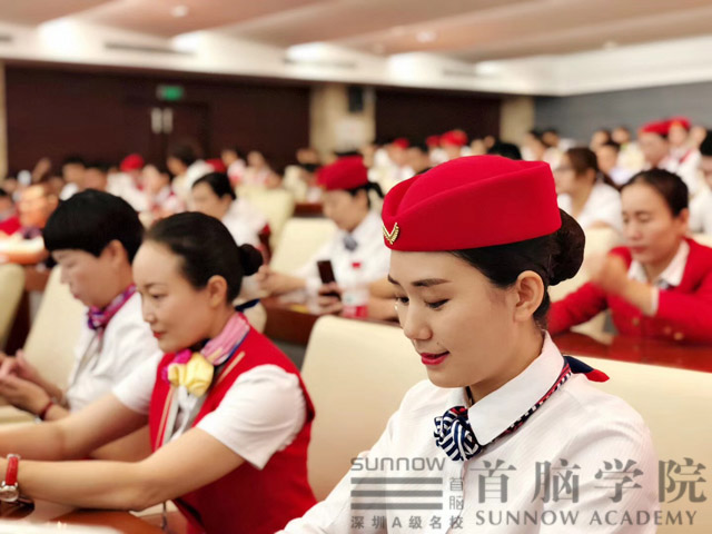 美麗不打折 魅力百分百——首腦學(xué)院與敏華控股集團(tuán)強(qiáng)強(qiáng)聯(lián)手，打造盛世美妝