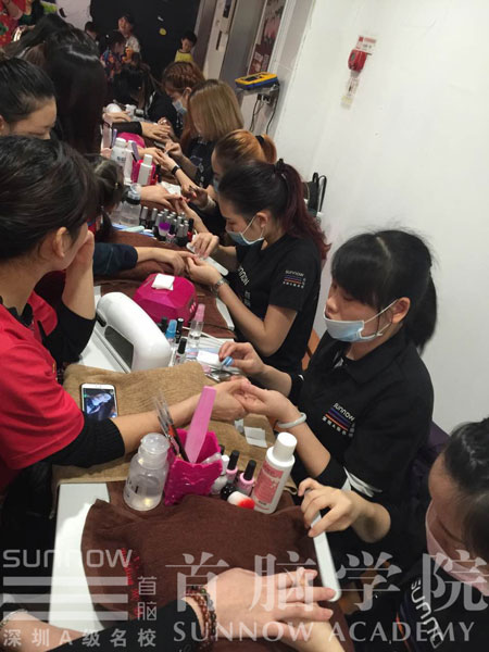 首腦學(xué)院攜手西麗天虹特別奉獻(xiàn)