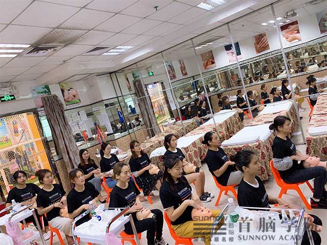 美容培訓(xùn)學校