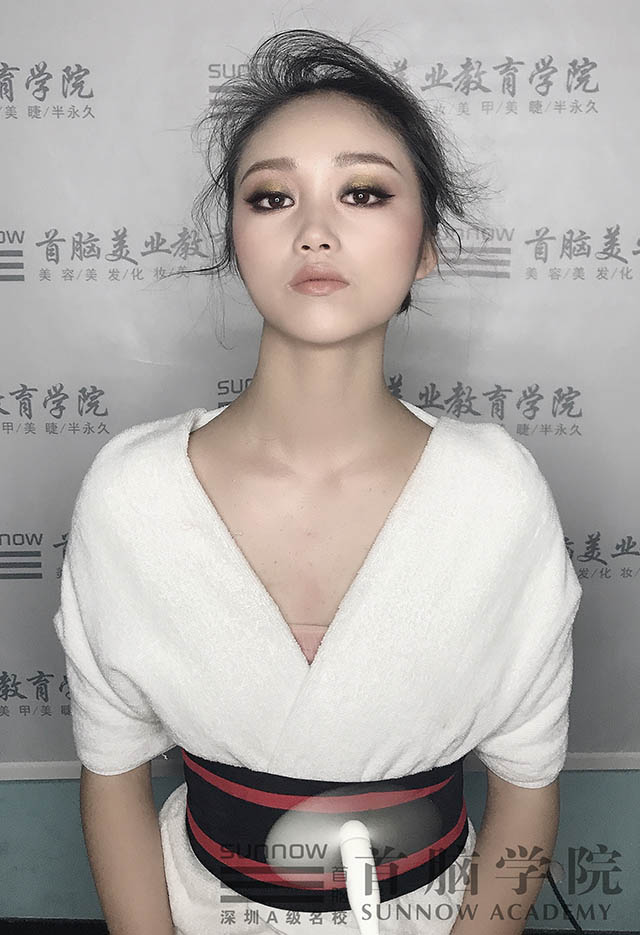 學(xué)化妝