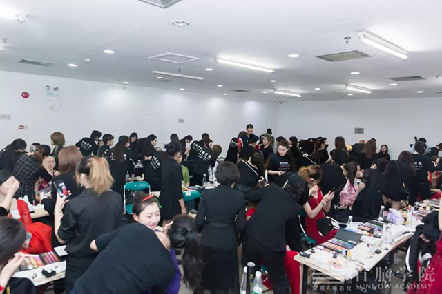化妝造型機構(gòu)