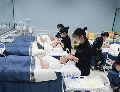  深圳學美容要多少錢？一般要學習多久時間