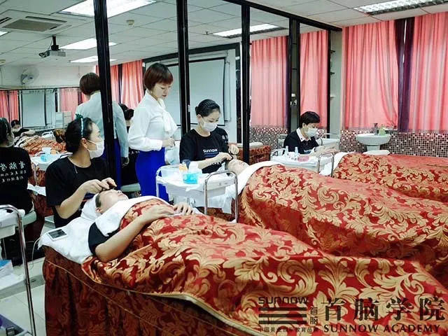 在美容學(xué)校學(xué)完？美容師可以做什么工作