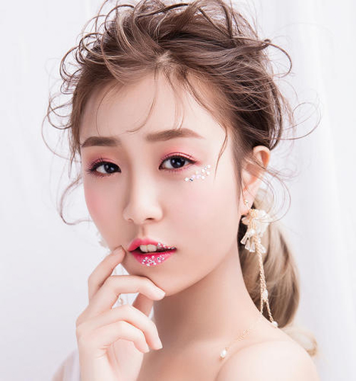 深圳學(xué)化妝的學(xué)費一般多少錢
